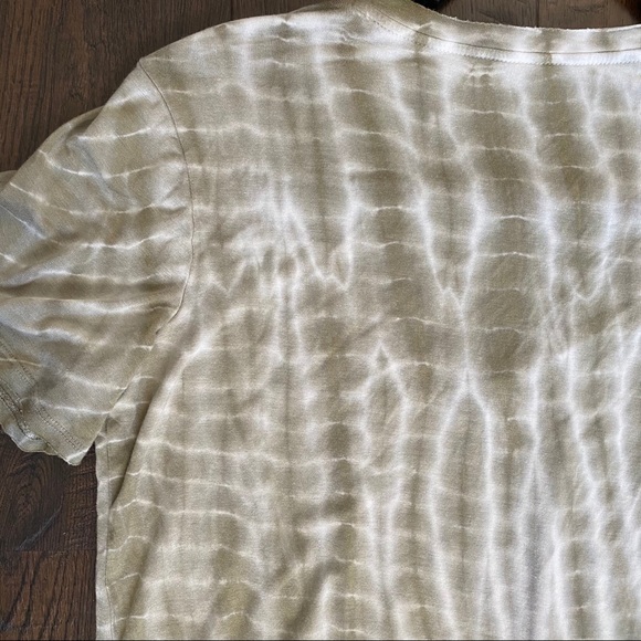 ⛔️SOLD⛔️Tie Dye front tie Shirt - Picture 5 of 5